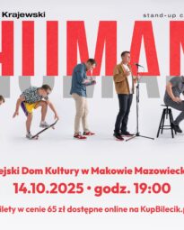 Plakat stand-up comedy Błażej Krajewski. Na szarym tle czerwony napis wielkimi literami HUMAN, pod napisem pięć postaci. Kucająca, z deskorolką, pisząca, przy mikrofonie i siedząca przy biurku. Miejski Dom Kultury w Makowie Mazowieckim. 14 października 2025 godzina 19:00. bilety w cenie 65 zł dostępne onlin na kupbilecik.pl