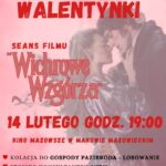 Plakat reklamowy wydarzenia 'Filmowe Walentynki' w Kinie Mazowsze w Makowie Mazowieckim. Zawiera tytuł seansu 'Wichrowe Wzgórza', datę 14 lutego, godzinę 19:00, informacje o losowaniu kolacji w Gospodzie Pazibroda oraz stoisku konsultantek Avon.